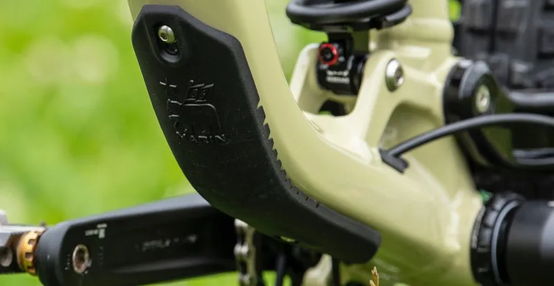 Marin Alpine Trail XR Mountain Bike 2022 Tan/Black/Red-3